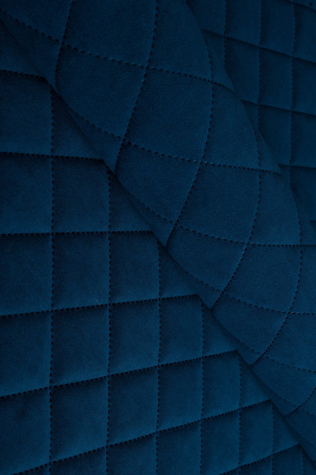 Mörk safirblå Uttario velvet 3D – quiltad velour med solfjädersmönster (bild 1 av 3)