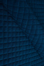 Mörk safirblå Uttario velvet 3D – quiltad velour med rutmönster (bild 1 av 3)