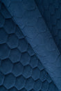 Mörk safirblå Uttario velvet 3D – quiltad velour med sexkantsmönster (bild 1 av 3)