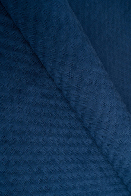 Mörk safirblå Uttario velvet 3D – quiltad velour med fint vågmönster (bild 1 av 3)