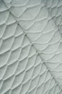 Mjuk isgrå Uttario velvet 3D – quiltad velour med bladmönster (bild 1 av 3)