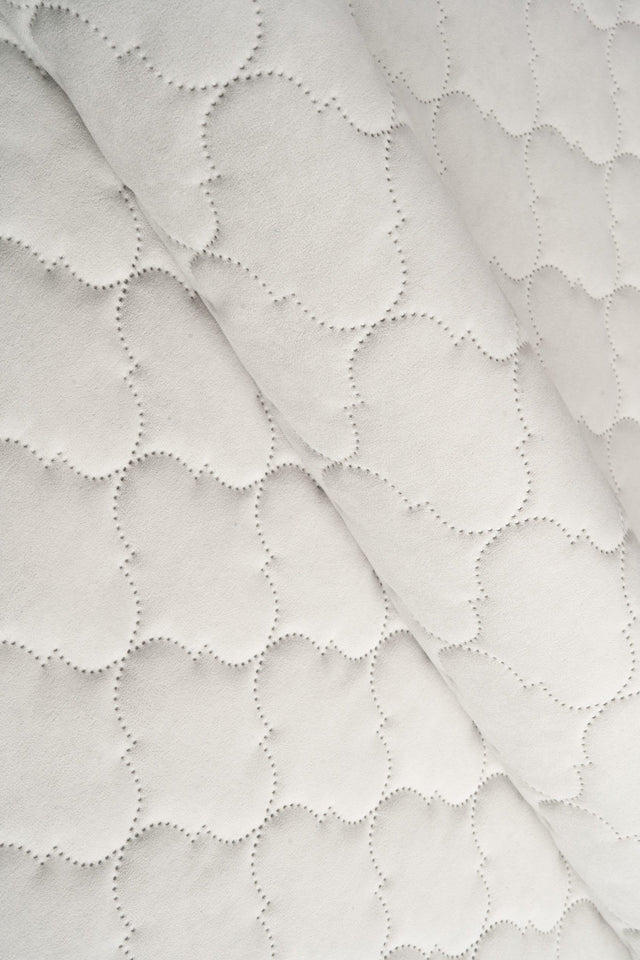 Mjuk isgrå Uttario velvet 3D – quiltad velour med bubbelmönster (bild 1 av 3)