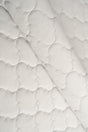 Mjuk isgrå Uttario velvet 3D – quiltad velour med bubbelmönster (bild 1 av 3)
