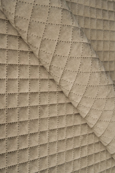 Varm dynbeige Uttario velvet 3D – quiltad velour med rombmönster (bild 1 av 3)