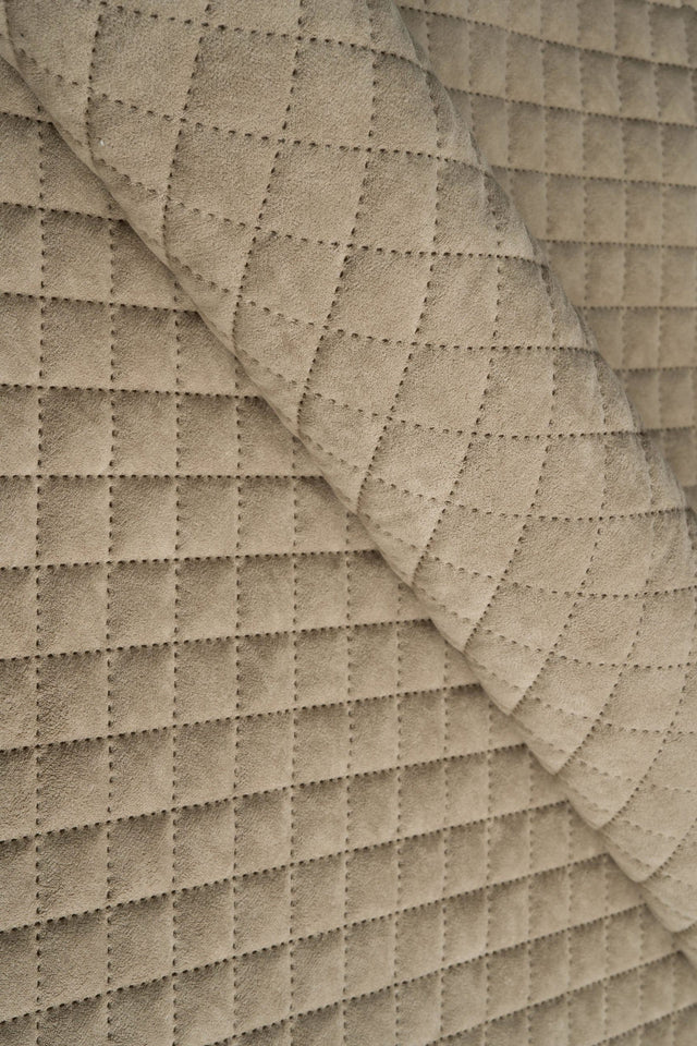 Varm dynbeige Uttario velvet 3D – quiltad velour med rombmönster (bild 1 av 3)