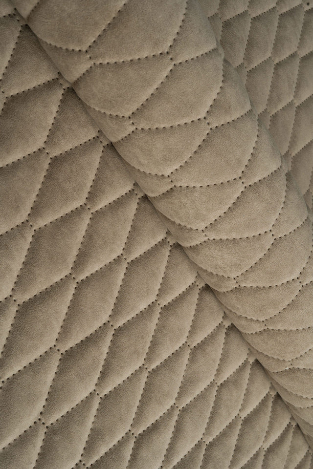 Varm dynbeige Uttario velvet 3D – quiltad velour med bladmönster (bild 1 av 3)