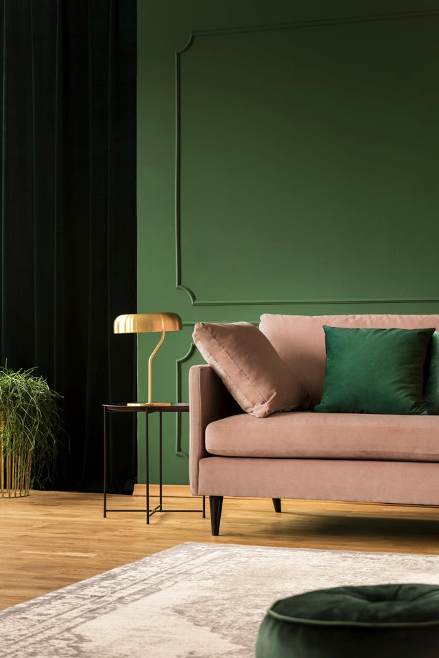 Djup svart Uttario velvet möbelvelour – slitstark & petproof (bild 2 av 4)