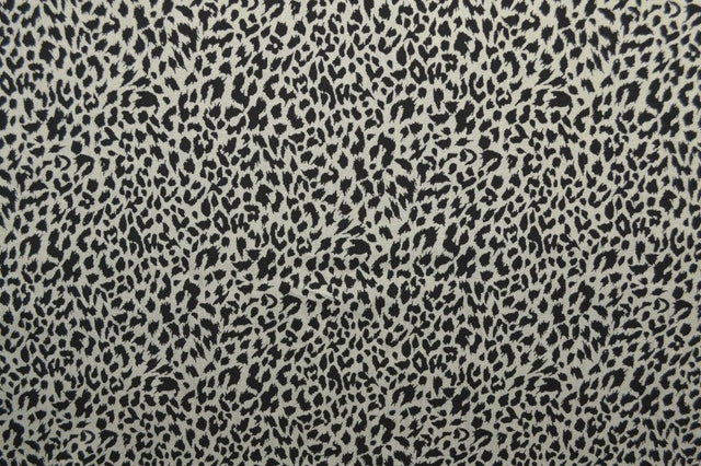 Grått & svart viscosetyg med mini leopardtryck (bild 3 av 9)