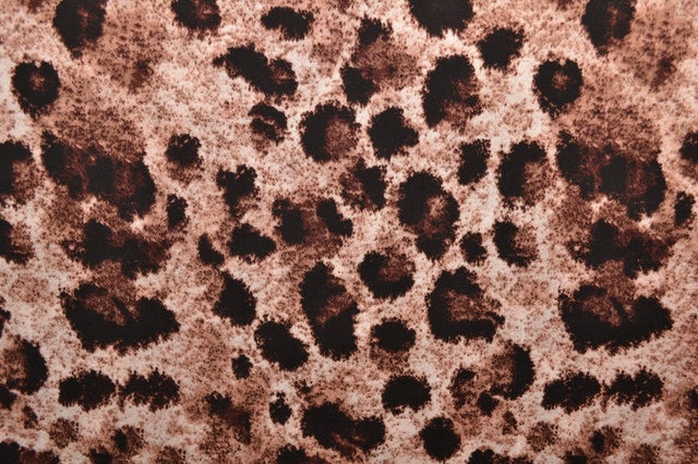 Vitt & antracit viscosetyg med leopardtryck (bild 3 av 9)